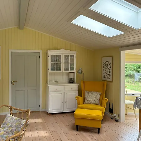펜션 Summerhouse Close To Nature And Rørvig