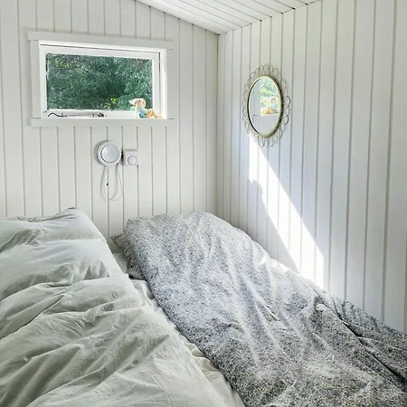 Summerhouse Close To Nature And Semesterbostad *