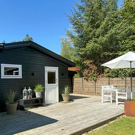 Summerhouse Close To Nature And Semesterbostad *